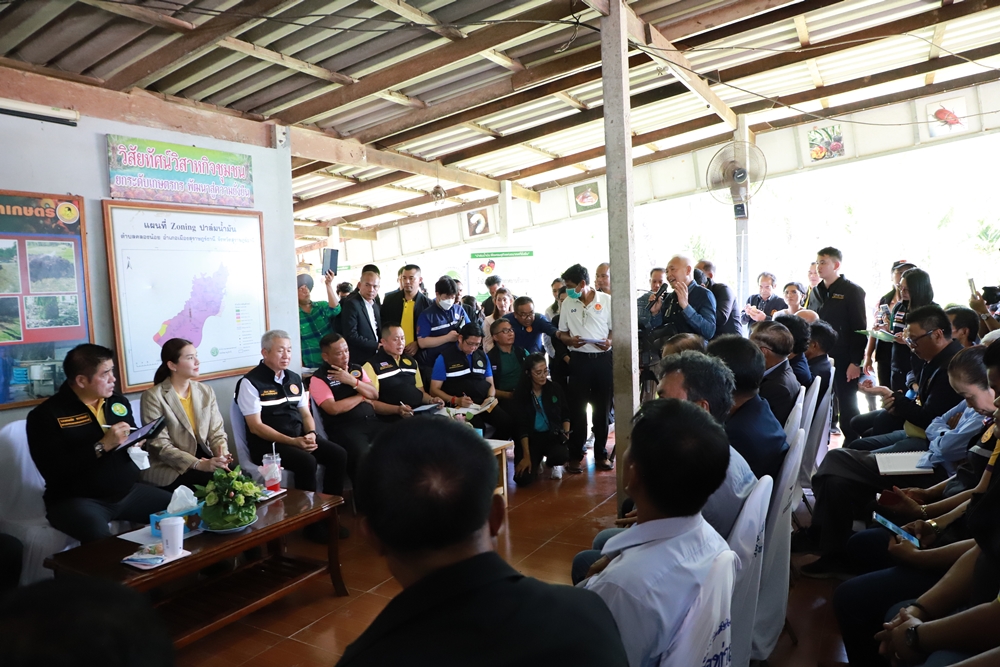 รมว.เกษตรฯลงพื้นที่ตรวจราชการสุราษฎร์ธานี พร้อมรับฟังปัญหาความต้องการของพี่น้องชาวสวนปาล์ม