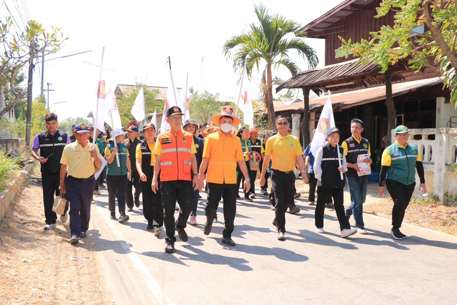 ผู้ว่าฯยโสธรรณรงค์การไถกลบตอซังข้าวงดเผาพื้นที่เกษตรไว้ปลูกพืชหลังนาเพิ่มรายได้ 