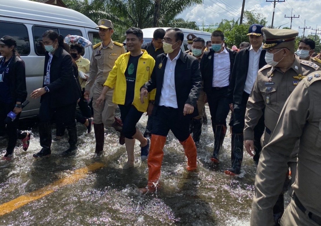 ชื่นมื่น ! "นายกฯ" หยอก"เทพไท" บอกใช้ยาสีฟันเทพไทยเลยพูดจาดีขึ้น   