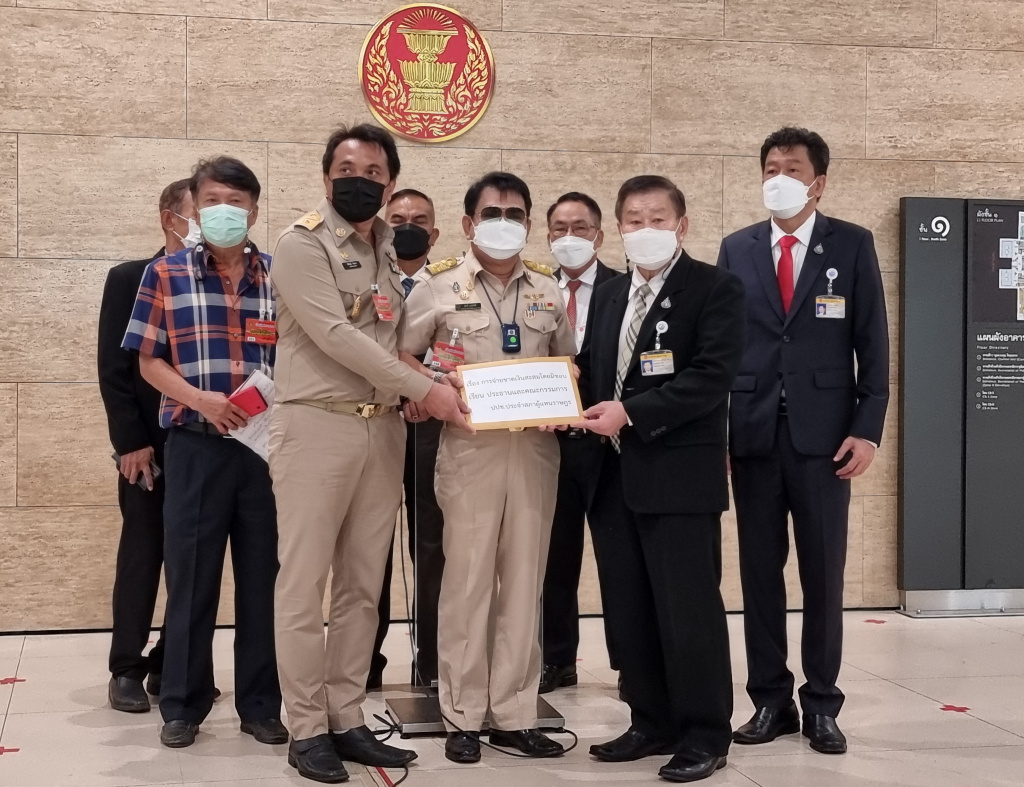 สมาชิกสภาเทศบาลเมืองคลองหลวง ยื่นร้อง กมธ.ปปช. สอบนายกเทศบาลฯ ปมทุจริตโครงการจัดซื้อต่างๆในช่วงโควิดกว่า 300 ล้าน