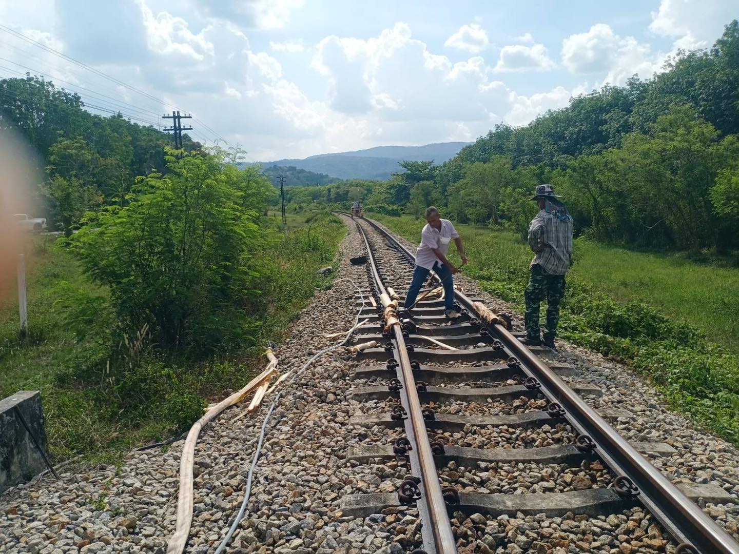 สภาพอากาศร้อนจัด ทำรางรถไฟคดงอ แก้ไขและเดินขบวนรถได้ตามปกติ เพิ่มความถี่ตรวจสอบทั่วประเทศ
