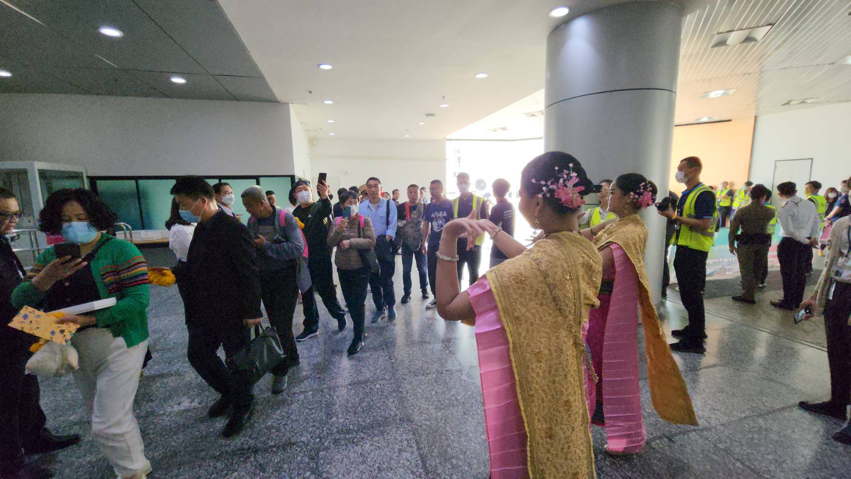 อู่ตะเภา จัดพิธีต้อนรับเที่ยวบินปฐมฤกษ์สายการบินสัญชาติจีน นำ นทท.เช่าเหมาลำ 160 คน เข้าท่องเที่ยวในพื้นที่ 