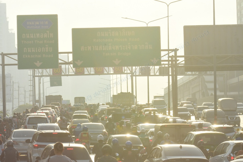 ฝุ่นพิษปกคลุมกรุง! เช้านี้ PM2.5 เฉลี่ย 41.1 ไมโครกรัมฯ 38 เขตแตะสีส้ม เริ่มกระทบสุขภาพ แนะสวมหน้ากากทุกพื้นที่