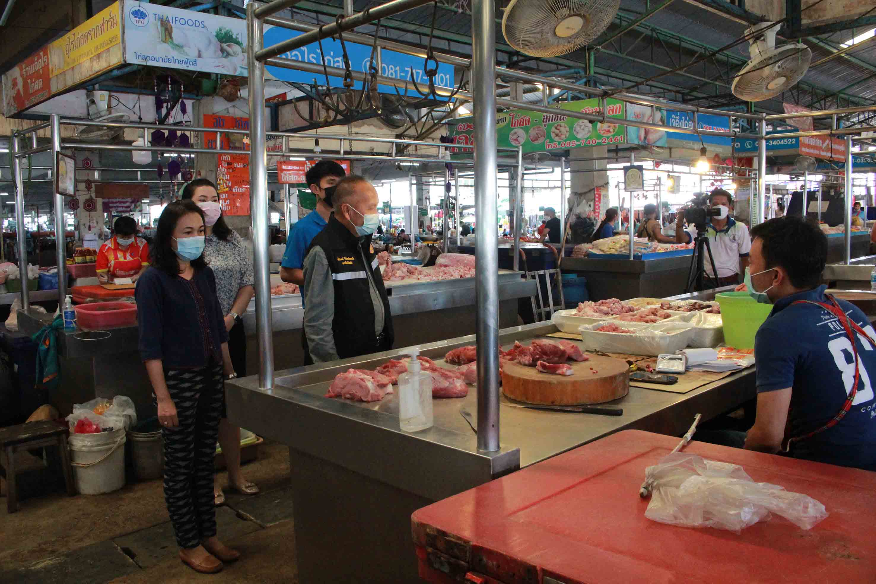 แม่ค้ากาฬสินธ์ุอ่วม โควิดระบาดลูกค้าหายตลาดสดซบเซาพาณิชย์เข้มราคาสินค้า