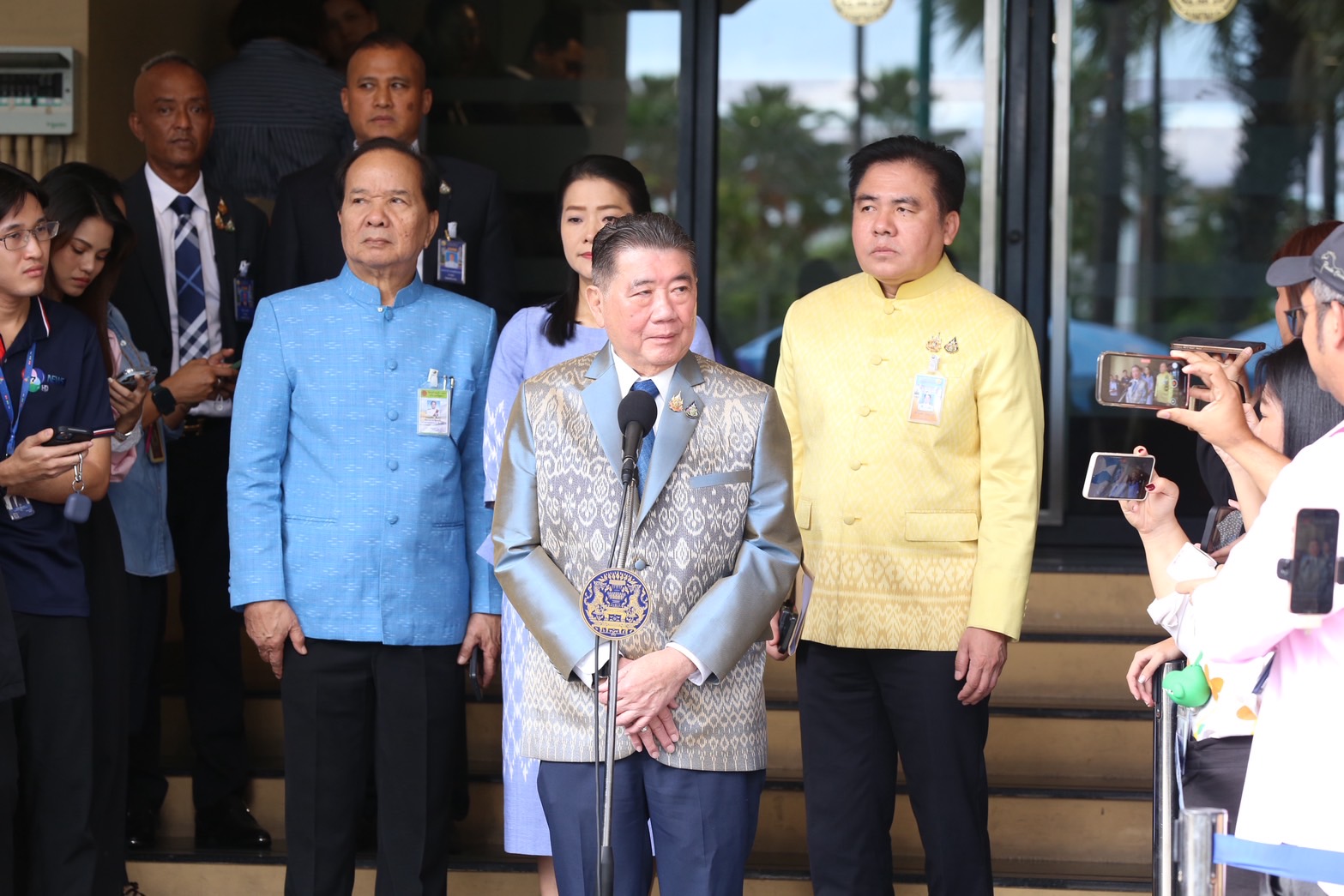 “ภูมิธรรม” ไม่รู้ทหารกัมพูชาตายเท่าไหร่  ต้องให้เกียรตินักรบ ย้ำ “กริพเพน - เรือดำน้ำ” จบตั้งแต่นั่งรมว.กลาโหม 