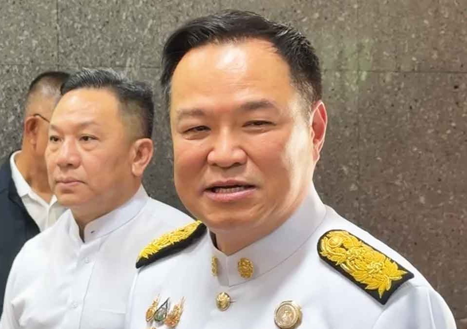 "อนุทิน" ฟาดเดือด! ซัดคนปล่อยข่าวร้าวฉาน "เนวิน-พิพัฒน์" ลั่นเรื่องในบ้านไม่ต้องเคลียร์ สวนพวกนักวิเคราะห์หิวแสงเอาตัวไม่รอด