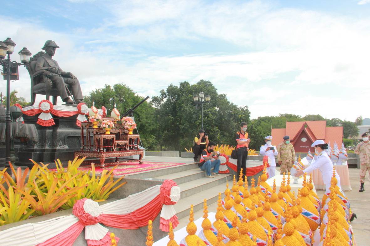 รองผู้ว่าฯประจวบนำทุกภาคส่วนถวายเครื่องราชสักการะ ร.4 เนื่องในวันวิทยาศาสตร์แห่งชาติ   