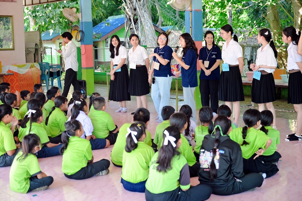 ม.มหิดลกาญจนบุรี ปลุกพลังจิตอาสา “We Volunteer ปันสุข สู่ห้องเรียน” เติมรอยยิ้ม–ต่อยอดการเรียนรู้เด็กชุมชนลุ่มสุ่ม