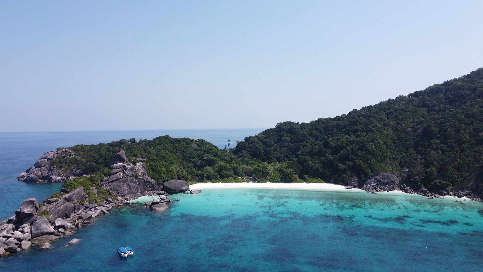 พังงาเผยภาพมุมสูงหินเรือใบและอ่าวเกือกบนเกาะ8 สัญลักษณ์ของเกาะสิมิลัน