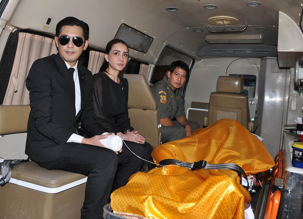 "หนุ่ม ศรราม" รับศพบิดา "ป๋าเดียร์ ชุมพร" บำเพ็ญกุศลวัดสระเกศฯ