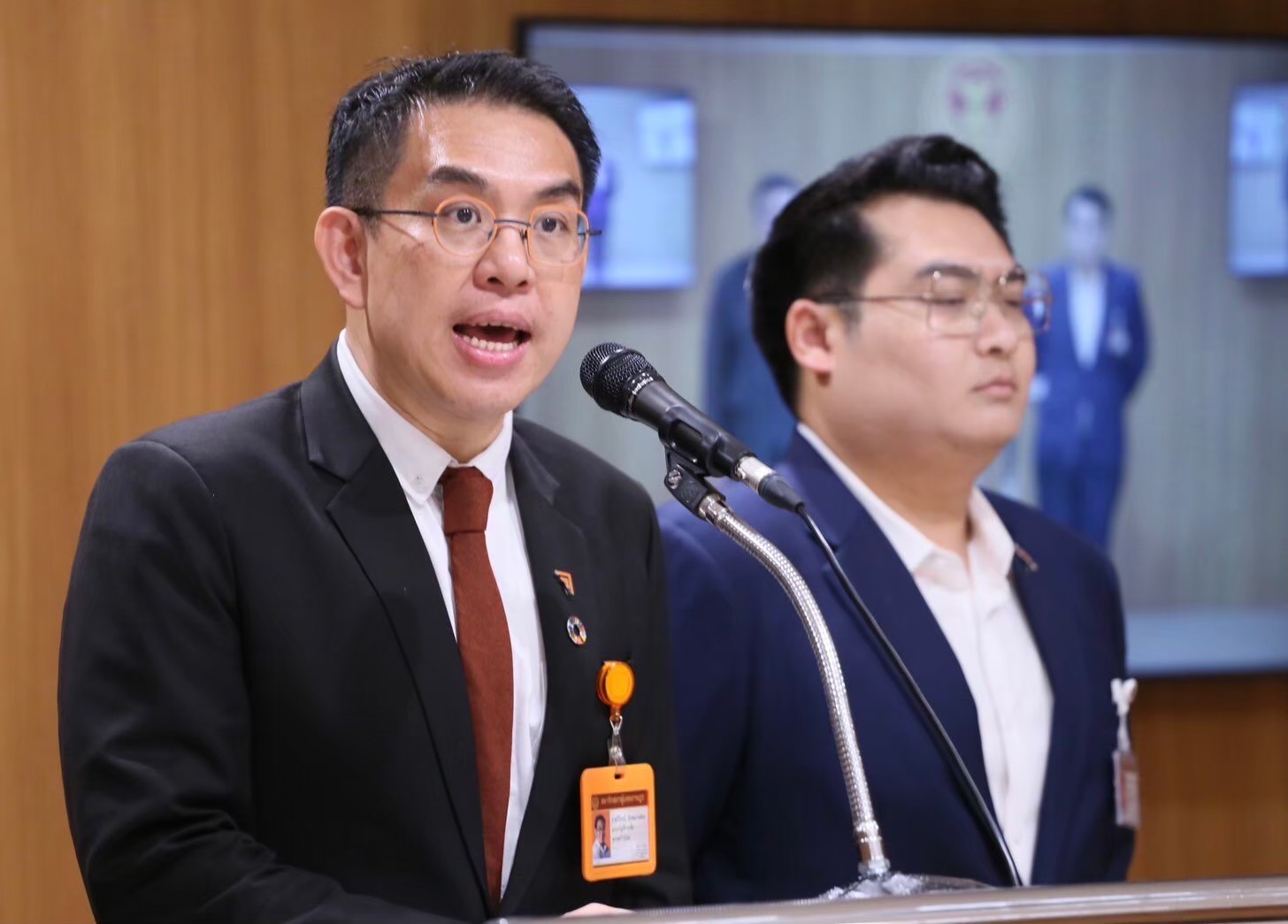 "วิโรจน์" โต้ "ก้าวไกล" ระดมมวลชน วัน "ศาลรธน." ชี้ชะตา "คดียุบพรรค"  7 ส.ค.ย้ำมีแผนรองรับไว้ทุกทาง