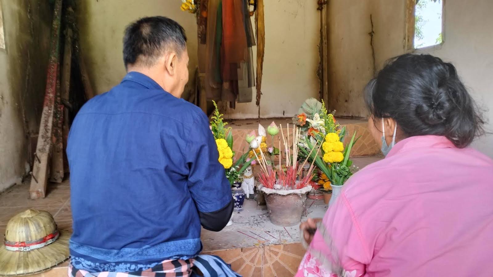 สุรินทร์ ฮือฮา แห่ส่องเลขเด็ด พิธีรำบวงสรวงเจ้าพ่อเชียงโด ที่มีตำนานเล่าขานในเรื่องความศักดิ์สิทธิ์ และโชคลาภ 