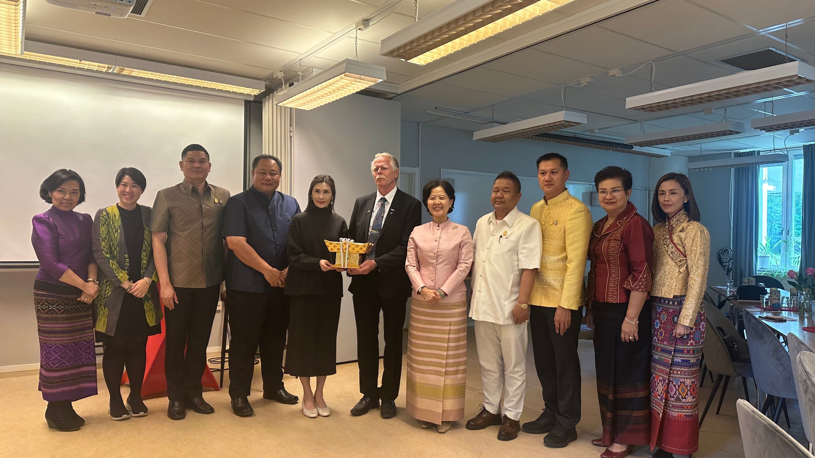 สภากทม.ผลักดันส่งนักเรียนไทยไปทำงานดูแลผู้สูงอายุ หลังพบเป็นที่ต้องการในตลาดสวีเดน