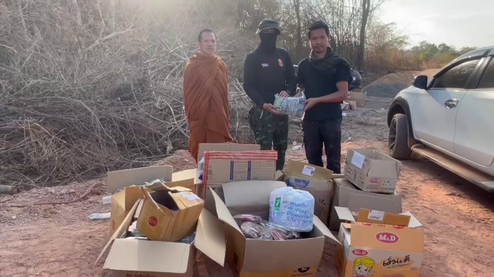 “พระอธิการคมกริช” มอบเครื่องอุปโภคบริโภคหนุนทหารศรีสะเกษ พร้อมสร้างห้องน้ำ 12 ห้อง เสริมขวัญกำลังใจชายแดน