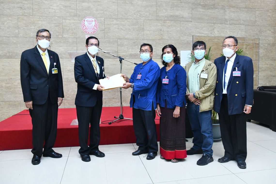 ชาวปราจีนฯบุกสภายื่น5ข้อ กมธ.วุฒิสอบซีเซียมหาย