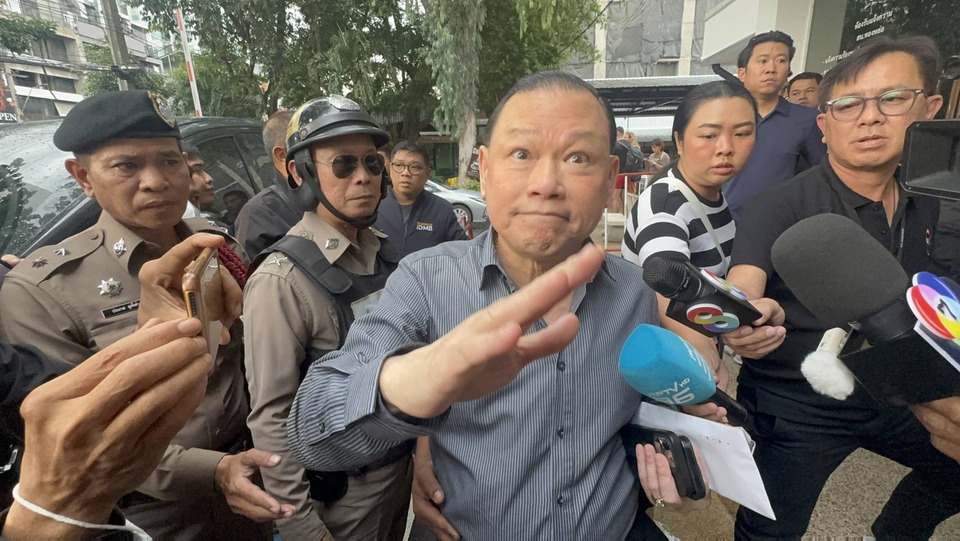 รอดคุก ! ศาลให้ประกัน "สันธนะ" กับพวก สั่งห้ามออกนอกประเทศ 