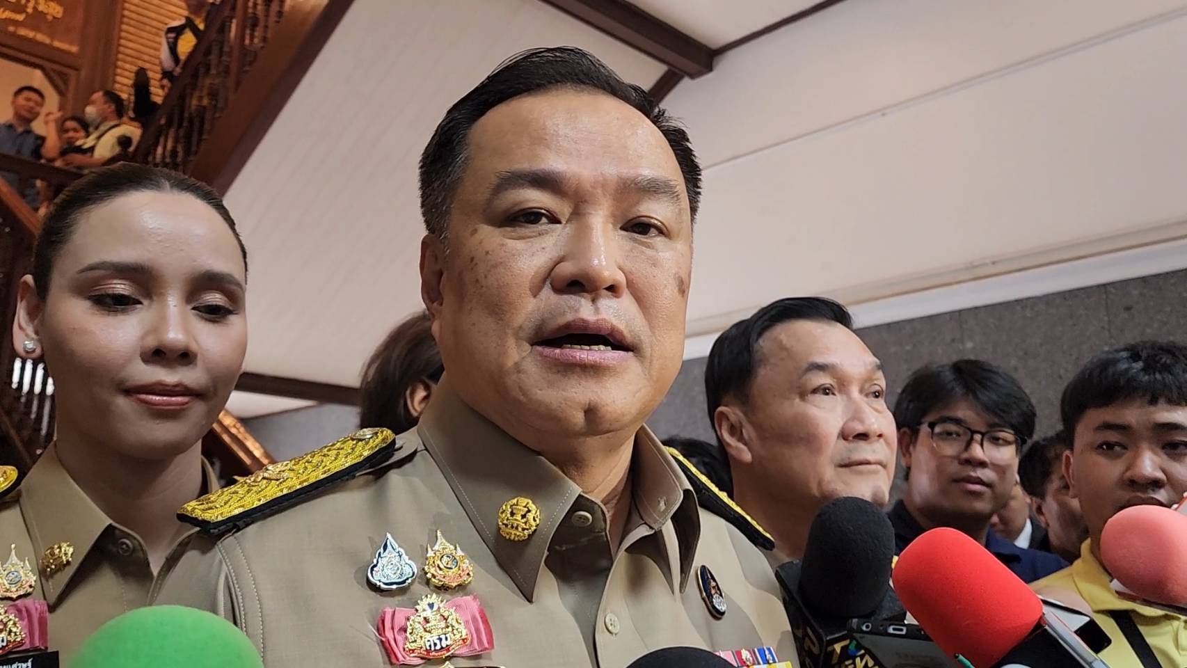 "อนุทิน​" เผย​รบ.สานต่อนโยบายกัญชา เตรียมผลักดันพ.ร.บควบคุมการใช้เฉพาะทางการแพทย์
