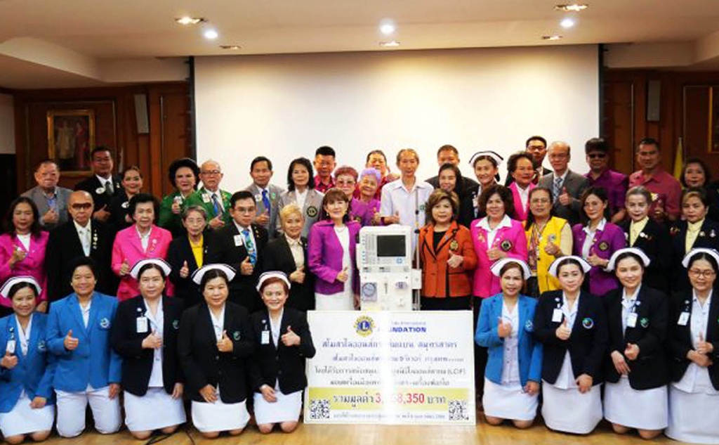 สโมสรไลออนส์ฯ ร่วมใจมอบครุภัณฑ์ทางการแพทย์ให้ รพ.กระทุ่มแบน