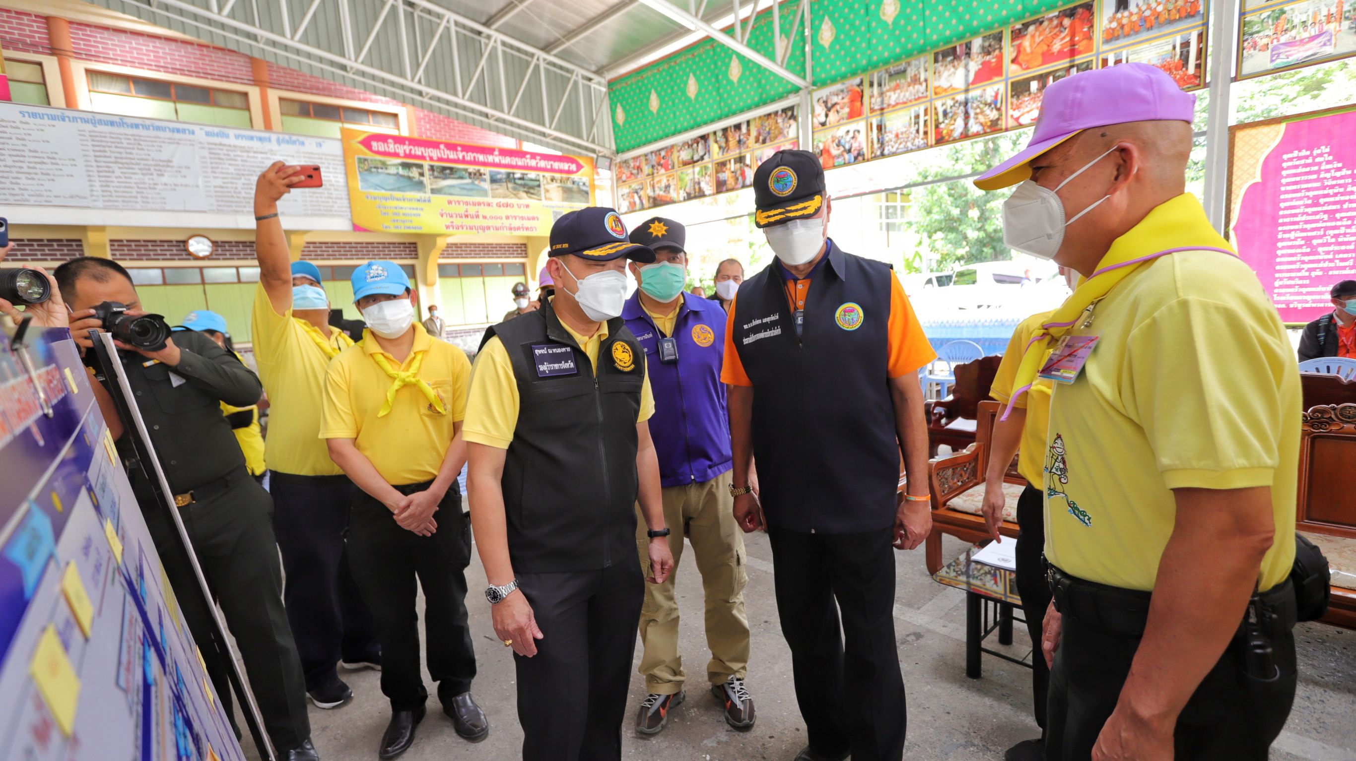 มทภ.1 ลงพื้นที่ติดตามสถานการณ์น้ำท่วม พร้อมมอบถุงยังชีพ 1,000 ชุดให้กับผู้แทนชาวบ้านผู้ประสบภัยในพื้นที่ปทุมธานี 