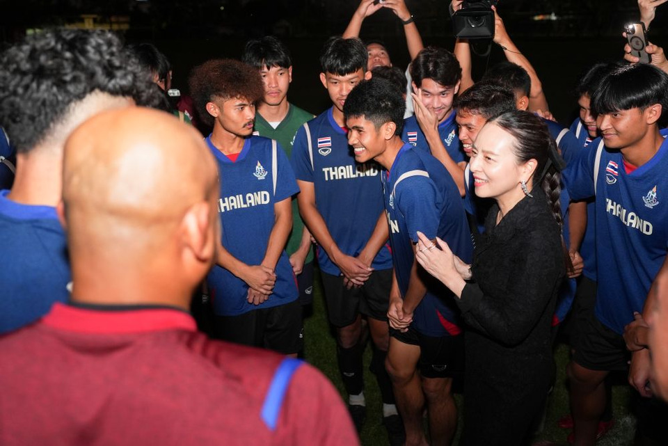 "มาดามแป้ง" ให้กำลังใจแข้งช้างศึกซีเกมส์ ก่อนประเดิมพบกับ ติมอร์ เลสเต