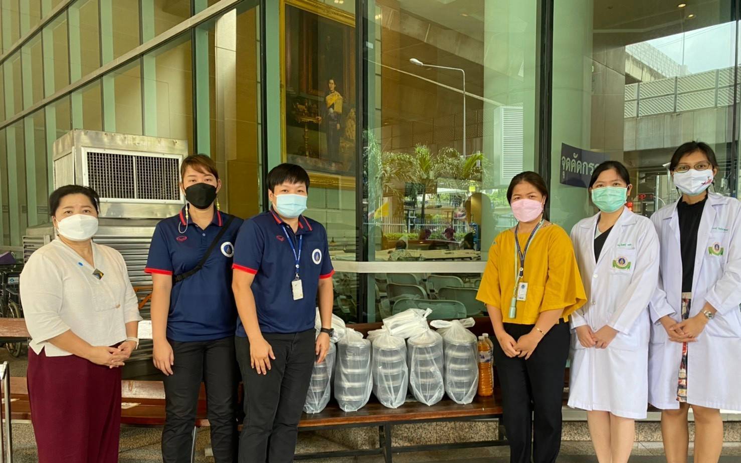 คณะวิทย์มหิดล ชวนร่วมสมทบทุนอาหารกล่อง    มอบบุคลากรแพทย์ รพ.รามาฯสู้โควิด 
