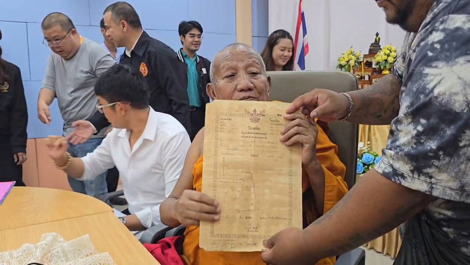 เจ้าอาวาสวัดป่าอดุลยารามโชว์โฉนดตัวจริง ยื่นคัดค้านใบแทน “ป้าดา-ทายาท” เดินหน้าเปลี่ยนชื่อเป็นของวัด