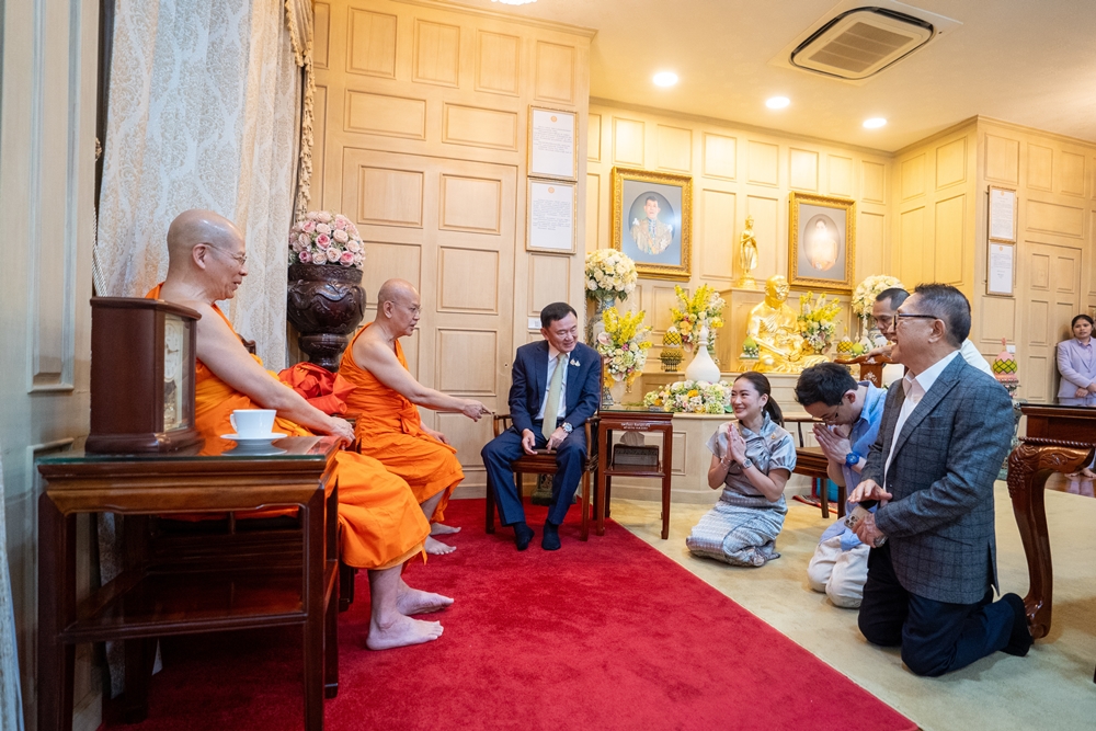 "แพทองธาร" ทำบุญวันเกิด 38 ปี พร้อมหน้า "ครอบครัวชินวัตร"  ที่วัดสระเกศฯ 