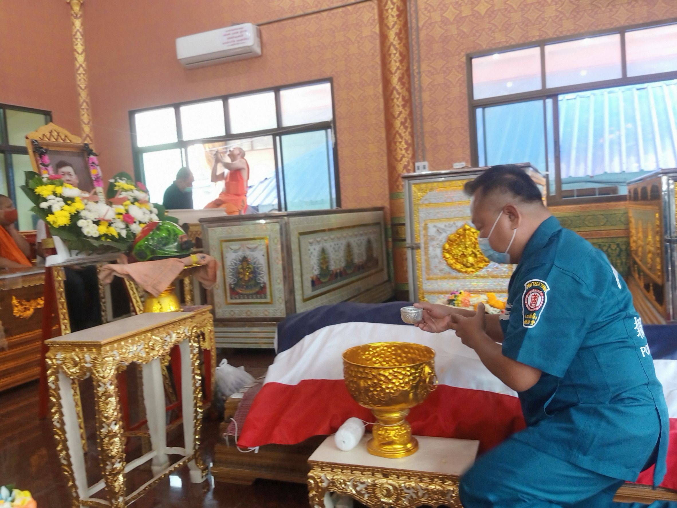 มูลนิธิป่อเต็กตึ๊ง ร่วมพิธีน้ำหลวงอาบศพเจ้าหน้าที่อาสาสมัครกู้ภัยฯ