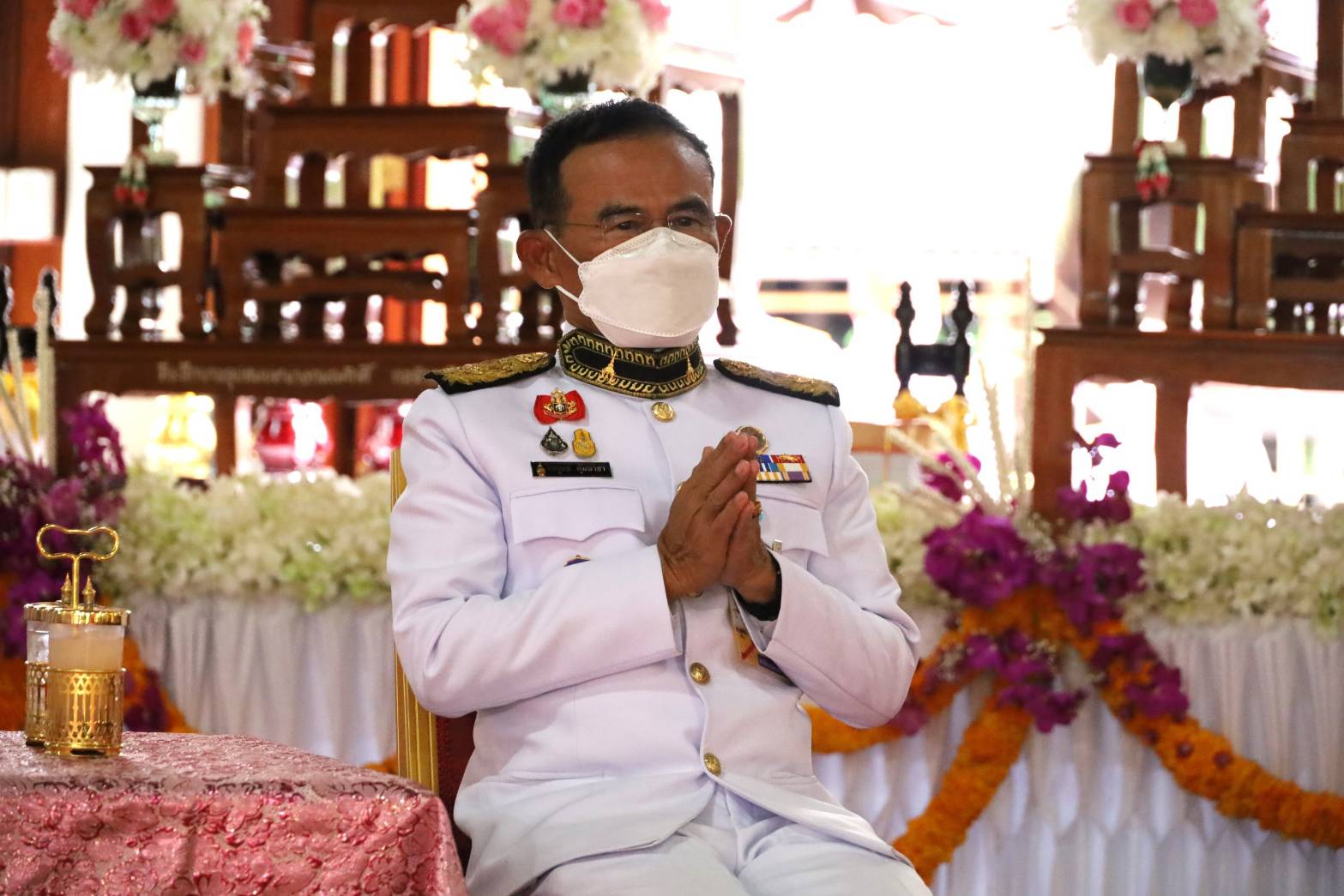  องคมนตรี เชิญสัญญาบัตร พัดยศ ผ้าไตร ถวายแด่พระสงฆ์โปรดสถาปนาเลื่อนสมณศักดิ์ ณ จังหวัดสกลนคร