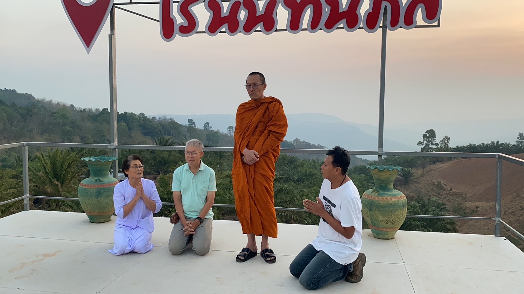 ฮือฮา ประกาศขายที่กว่า 10 ปี เจอทรายเสกหลวงพ่อสง่า วัดเขาไม้แดงปลดหนี้ เกิดศรัทธาบริจาคที่ดิน 115 ไร่ ให้วัด