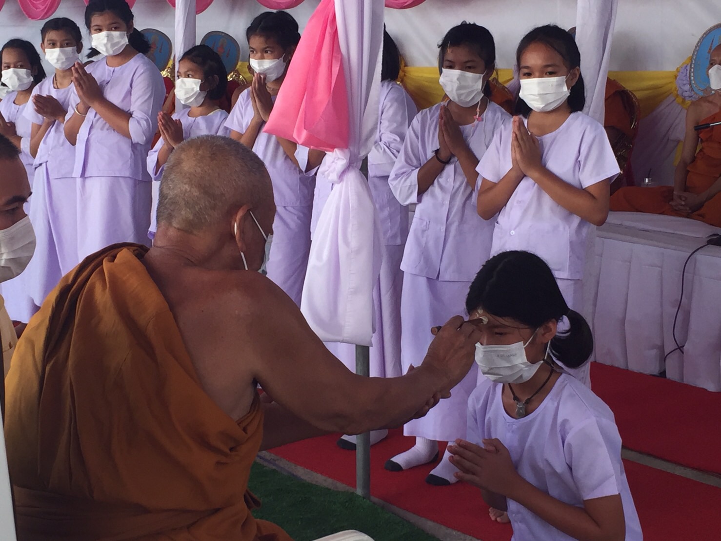 ชาวอ่างทอง สืบสานประเพณีโบราณ จัดประเพณี “กวนข้าวทิพย์”