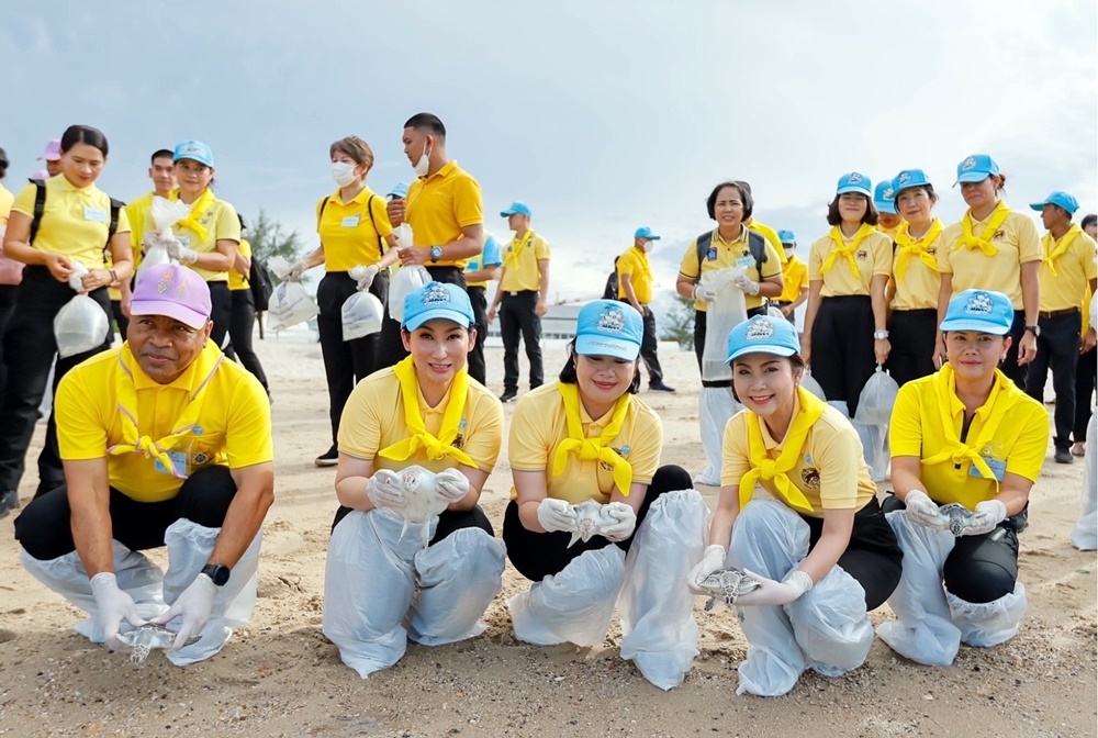 นายกสมาคมแม่บ้านตำรวจ นำ ขรก.ตำรวจภูธรภาค 9 ร่วมปล่อยพันธุ์สัตว์น้ำ 