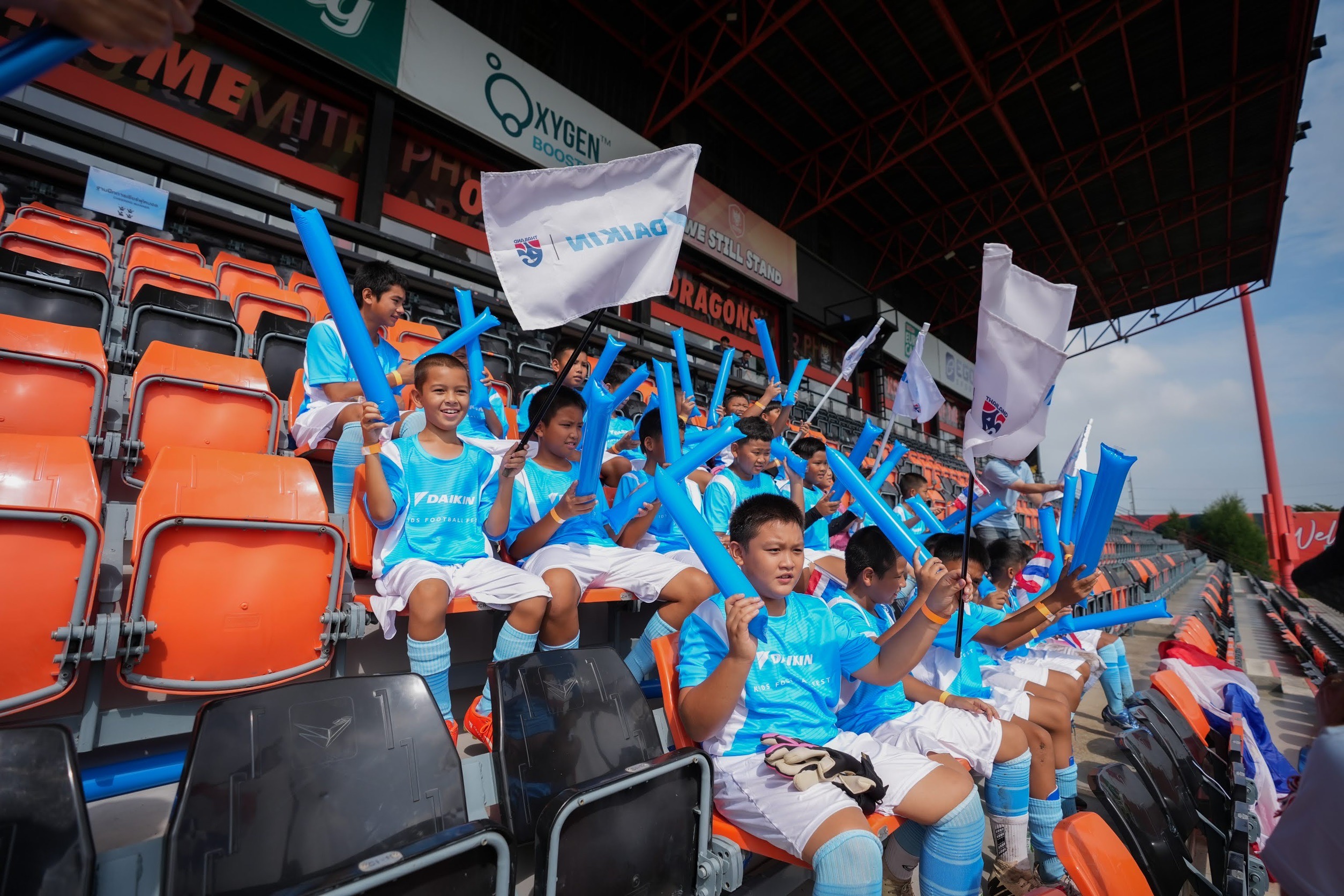 "อิชิอิ" ควง "ธีราทร-ศุภณัฏฐ์-พรรษา" เปิดสอนทักษะลูกหนัง "Daikin Kids Football Fest" ที่บุรีรัมย์  