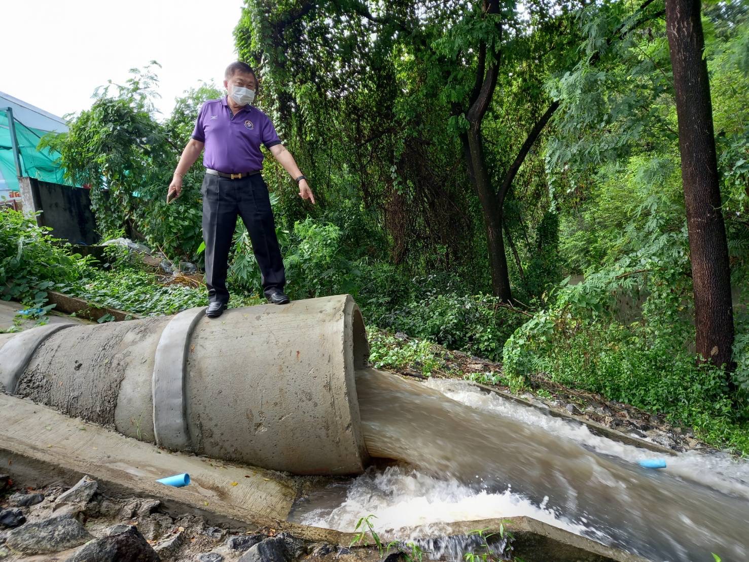  นายกเทศมนตรีเมืองศรีสะเกษ ลงพื้นที่แก้ปัญหาน้ำท่วมขังในเขตเทศบาล ป้องกันบรรเทาสาธารณภัย ร่วมช่วยเหลือผู้ประสบภัย 