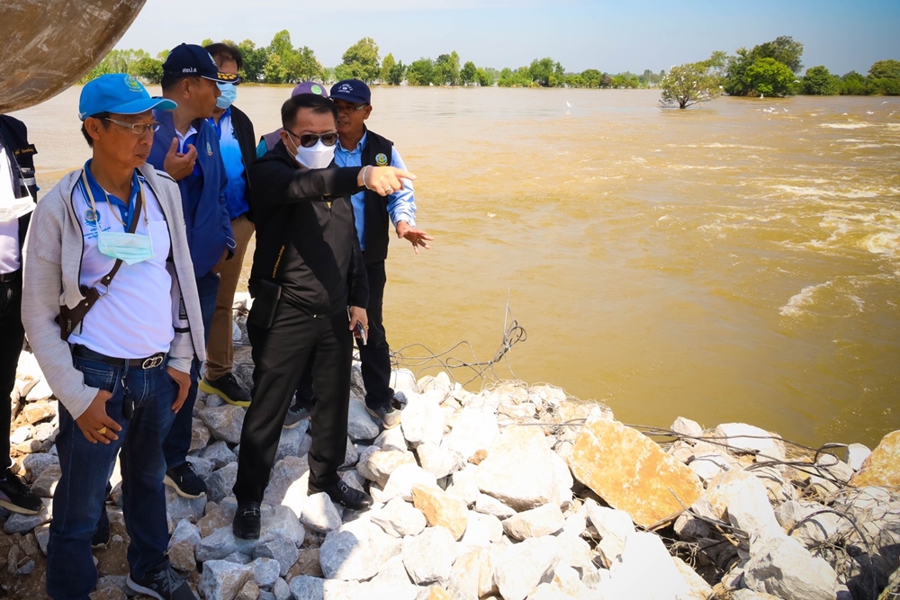 "รองฯทวีศักดิ์" ลงพื้นที่กาฬสินธุ์ ติดตามความคืบหน้าการซ่อมแซมพนังกั้นน้ำชี 