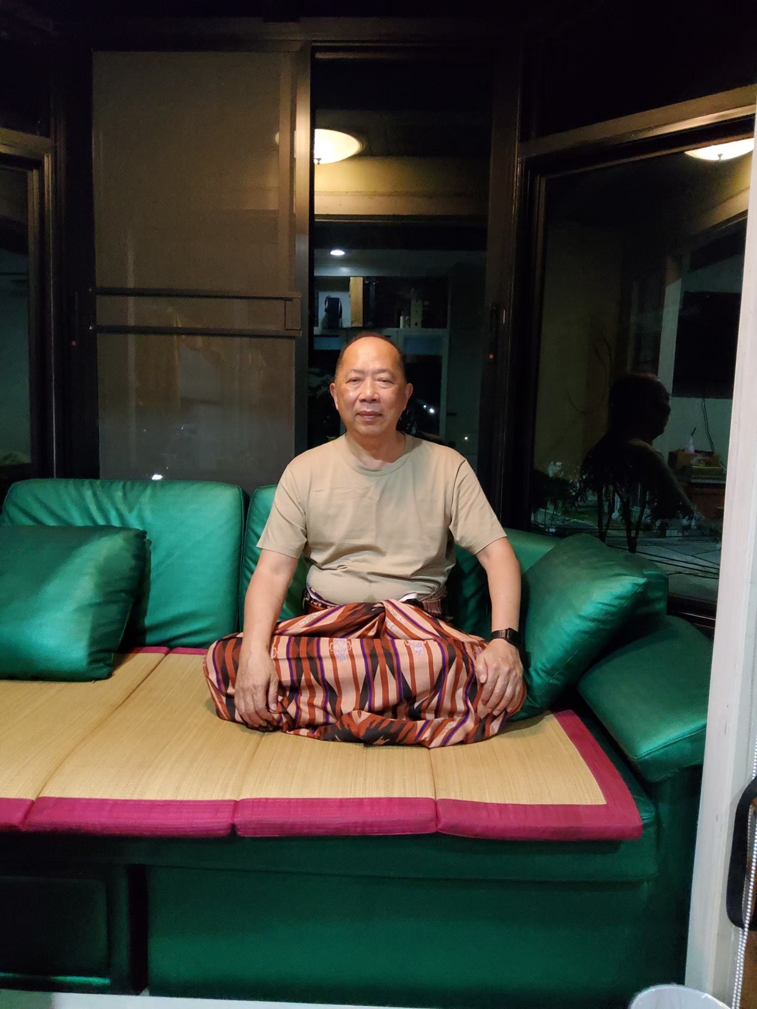 ด่วน!  ร้องจ๊ากทั้งแผ่นดิน สื่อ-โซเชี่ยลขุดคุ้ยเรื่อง "ดอน-พอลลีน" สนั่นเมือง กลบกระแส "ปริญญ์ -หลวงพี่กาโตะ " 