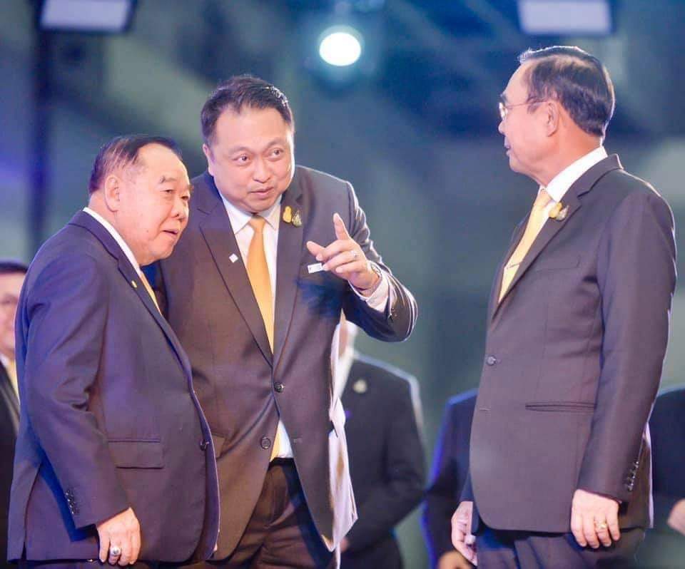 "เสี่ยเฮ้ง" สยบข่าวลือย้ายซบ "เพื่อไทย" ซัดพวกปล่อยข่าว ลั่นขอทำงานเคียงข้าง "บิ๊กป้อม-บิ๊กตู่" ย้ำไม่แปรพักตร์