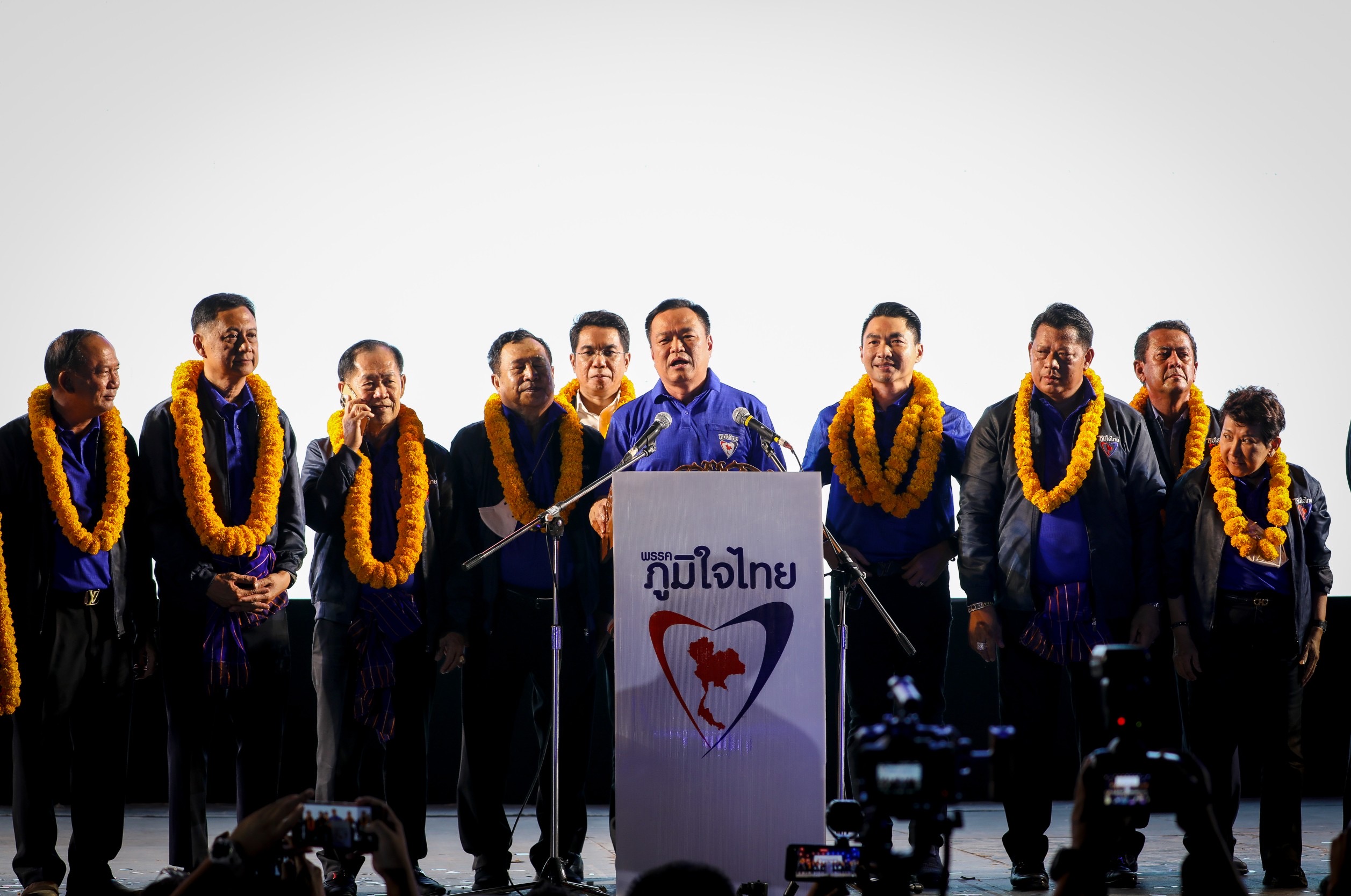 “อนุทิน” ปราศรัยใหญ่เมืองกาญฯ ย้ำ “พูดแล้วทำ” วอน เลือกทั้งคน-พรรค พร้อมเป็นนายกฯ ขอเป็นคนรับใช้คนไทย