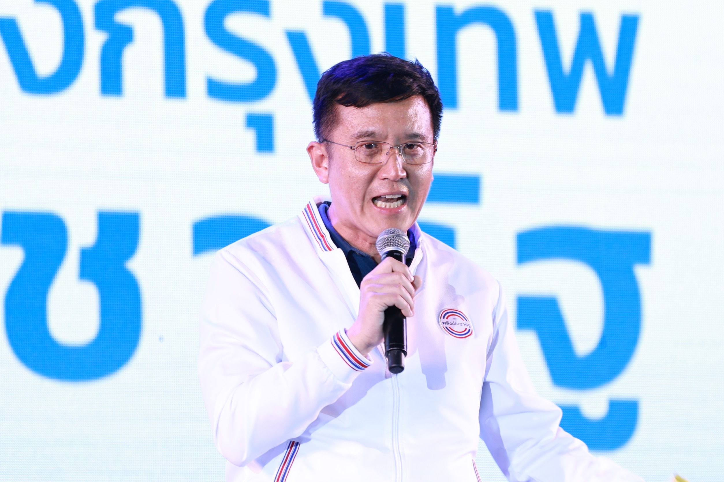 “ชัยวุฒิ” ไม่โกรธกลุ่มป่วนเวที พปชร. ยันม. 112 แก้ไม่ได้ ลั่น “บิ๊กป้อม” เป็นคนเดียวที่พาก้าวข้ามความขัดแย้ง