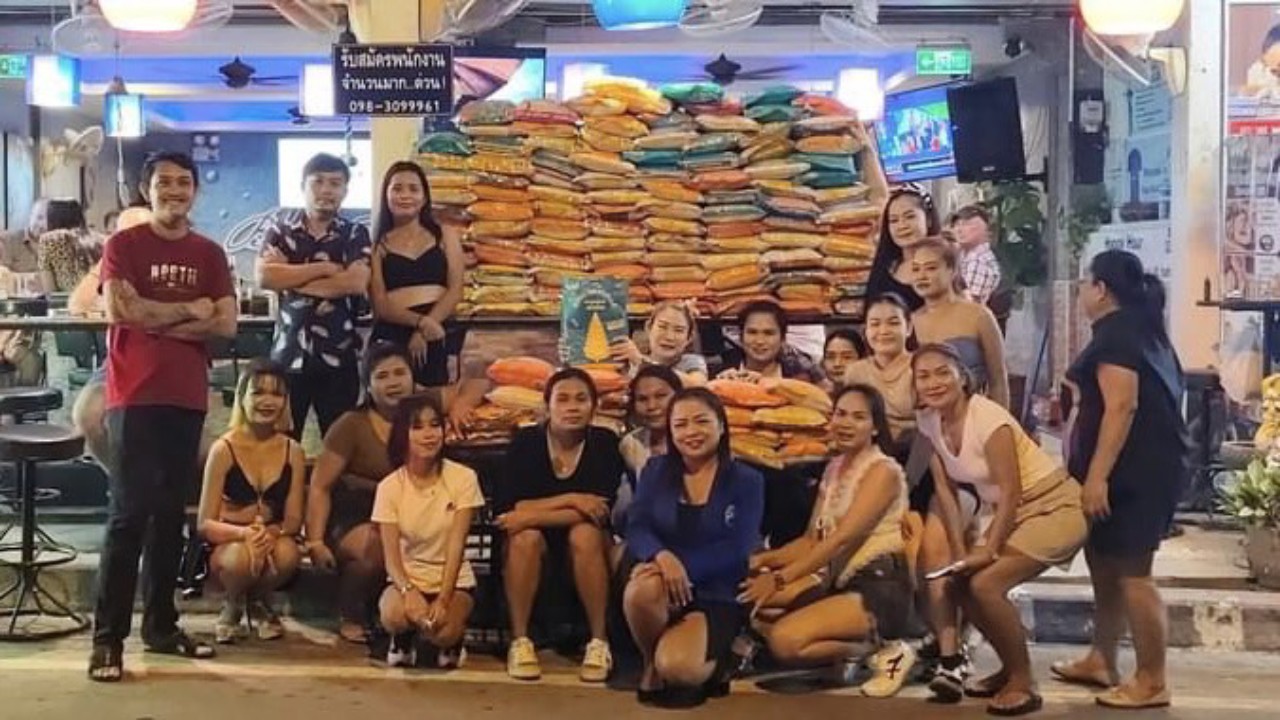 ส.ผู้ประกอบการกลางคืนพัทยา โซนบาร์นาเกลือ  ระดมกำลังบริจาคข่าวสาร 640 กิโลฯช่วย นร.คนตาบอด 