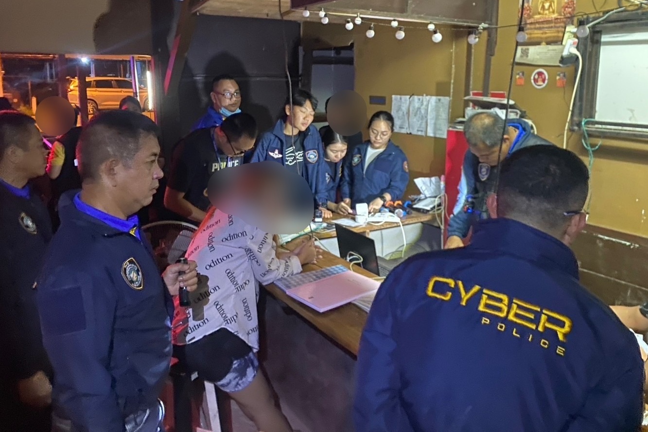 บุกจับคาราโอเกะ นำเยาวชนหญิงต่ำกว่า 18 ให้บริการ
