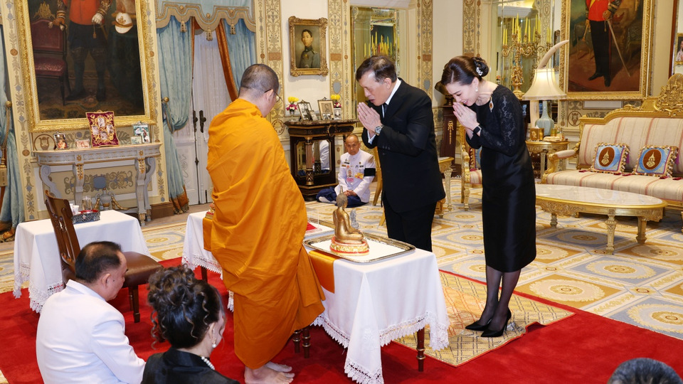 “ในหลวง-พระราชินี” พระราชทานพระบรมราชวโรกาสให้ เจ้าอาวาสวัดอินทรวิหาร คณะบุคคลต่าง ๆ  เฝ้าทูลละอองธุลีพระบาท