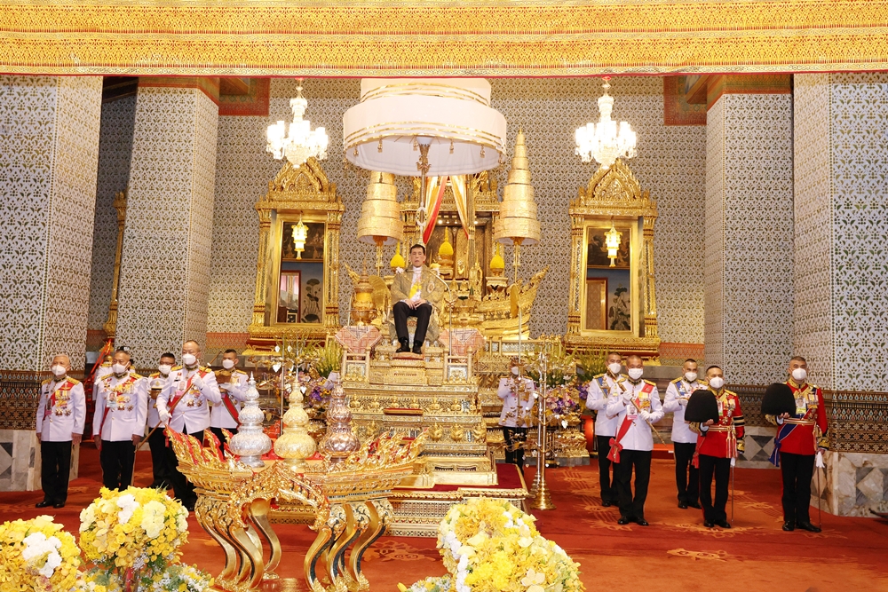 "ในหลวง" เสด็จออกมหาสมาคม ณ พระที่นั่งอมรินทรวินิจฉัย ทรงรับถวายพระพรชัยมงคล