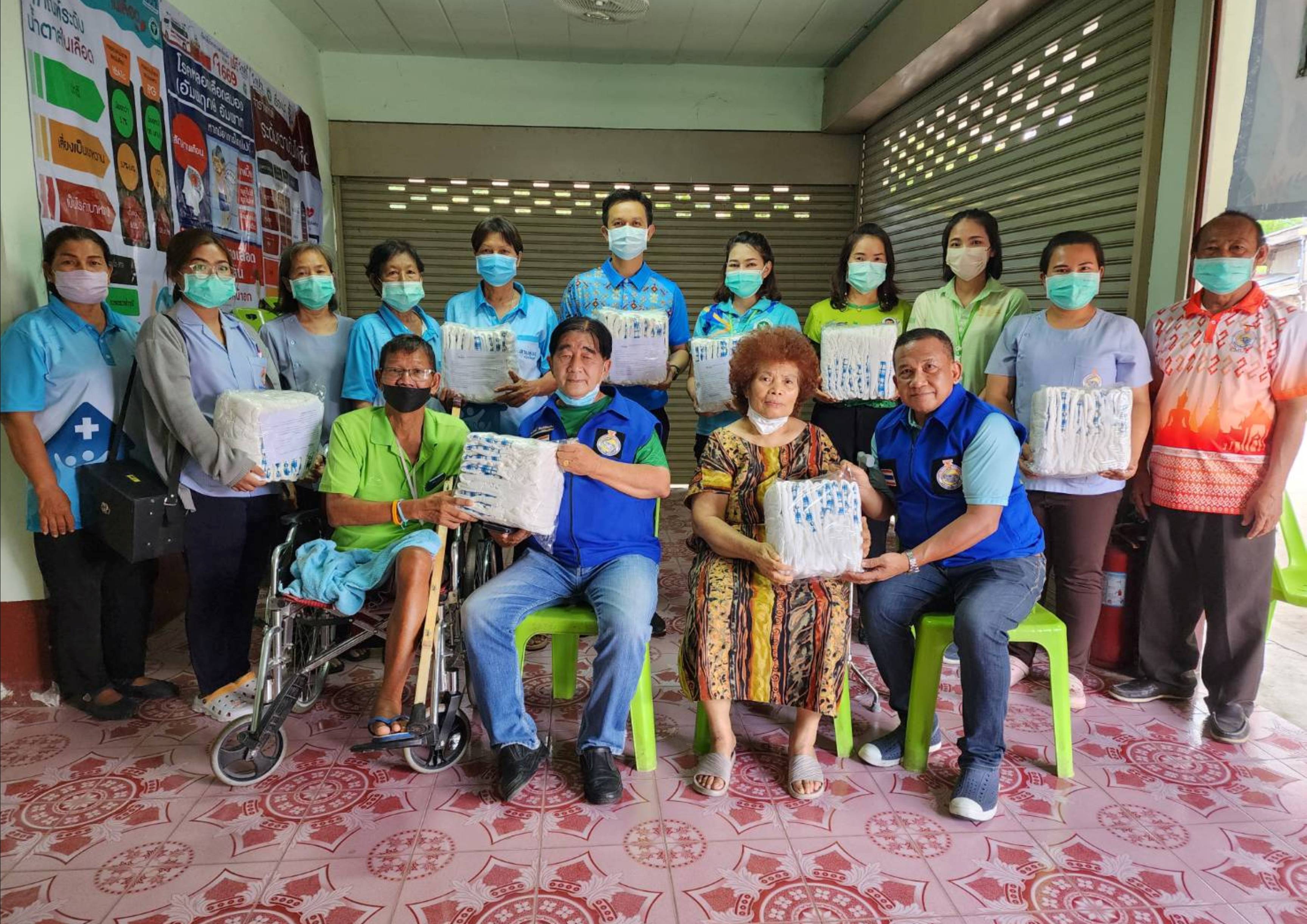 ทม.บุรีรัมย์ ออกเยี่ยมดูแลผู้ป่วย ผู้สูงอายุ ที่มีภาวะพึ่งพิงระยะยาว มอบของใช้ที่จำเป็น ให้มีคุณภาพชีวิตดีขึ้น