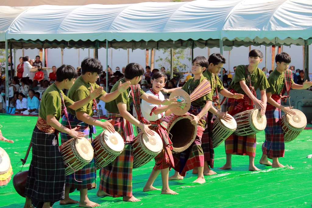 มหาสารคามจัดแข่งขันกลองยาว สืบสานวัฒนธรรมประเพณี ชิงเงินรางวัลรวม 1 ล้าน
