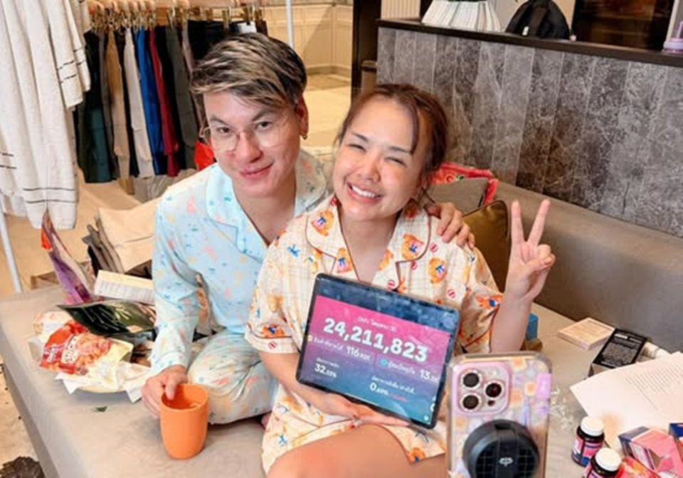 "เจนนี่" ฝ่าดราม่าแม่เกตุ โชว์ยอดไลฟ์ 18 ชม. ทะลุ 24 ล้าน!