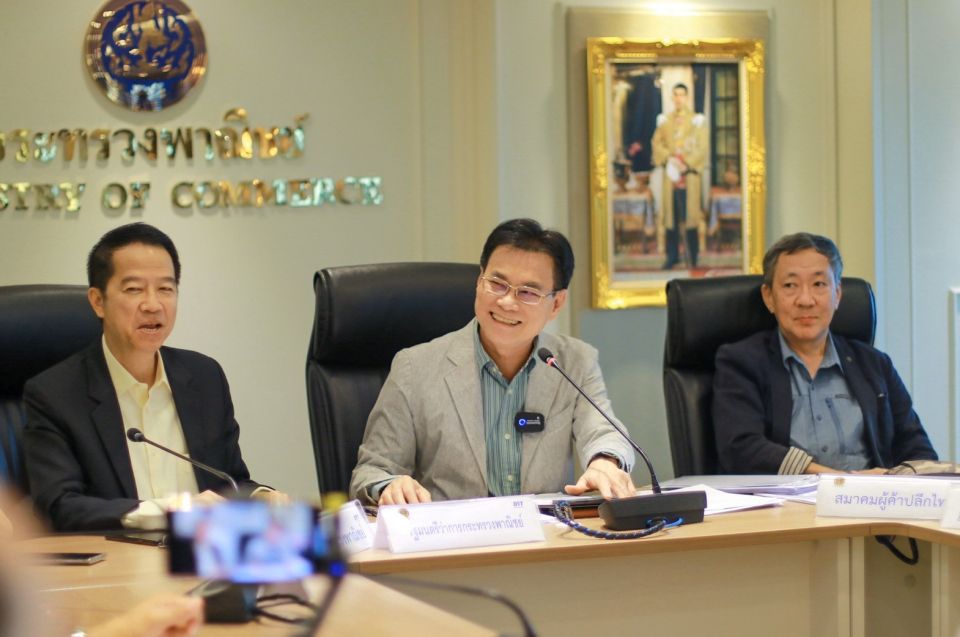 แจกเงิน2พัน พณ.คุมเข้มสินค้าจำเป็นไม่ให้ขาดตลาด-เก็งกำไร