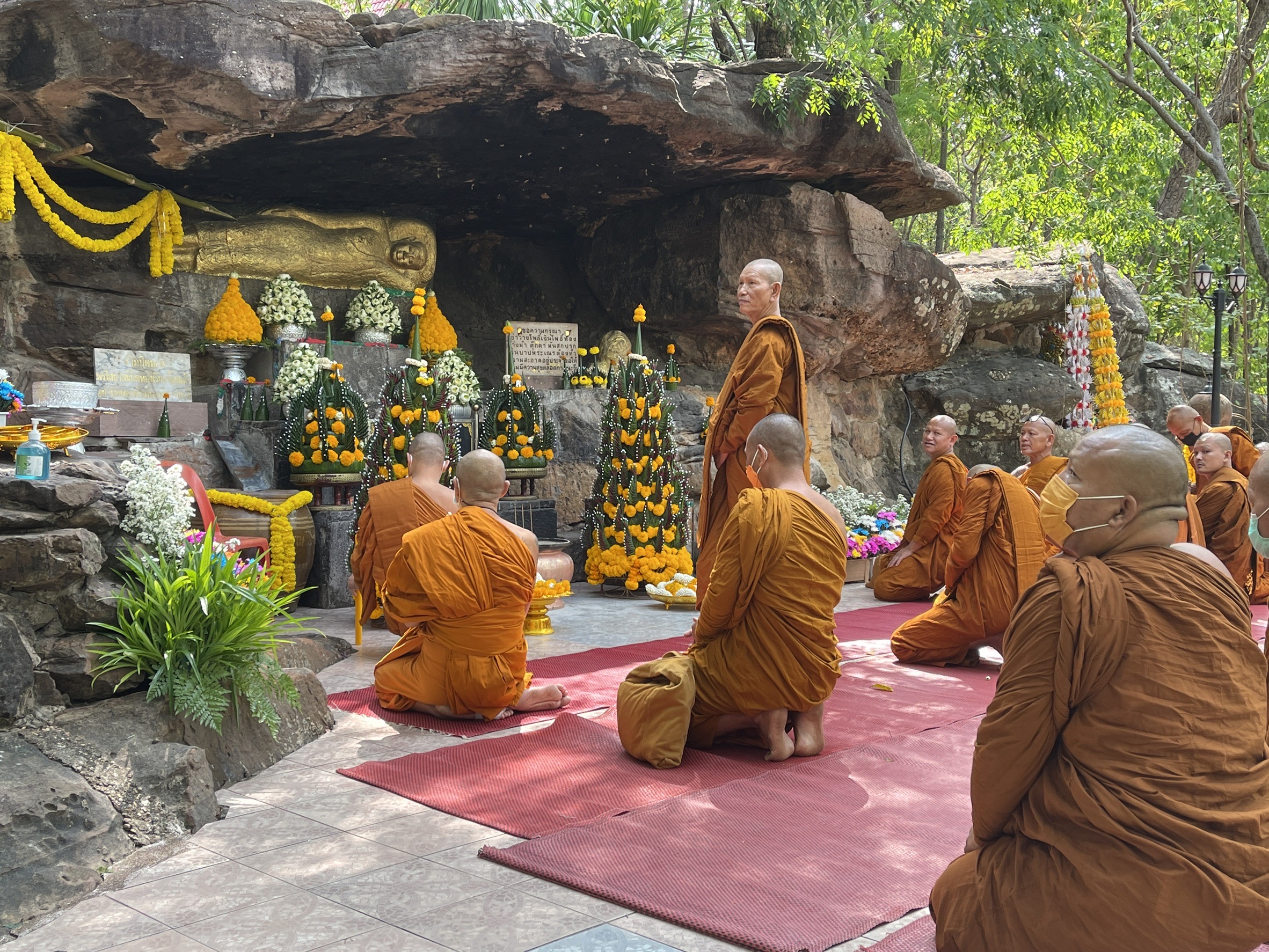 งานประจำปีสรงน้ำพระนอนตะแคงซ้ายส่งท้ายสงกรานต์
