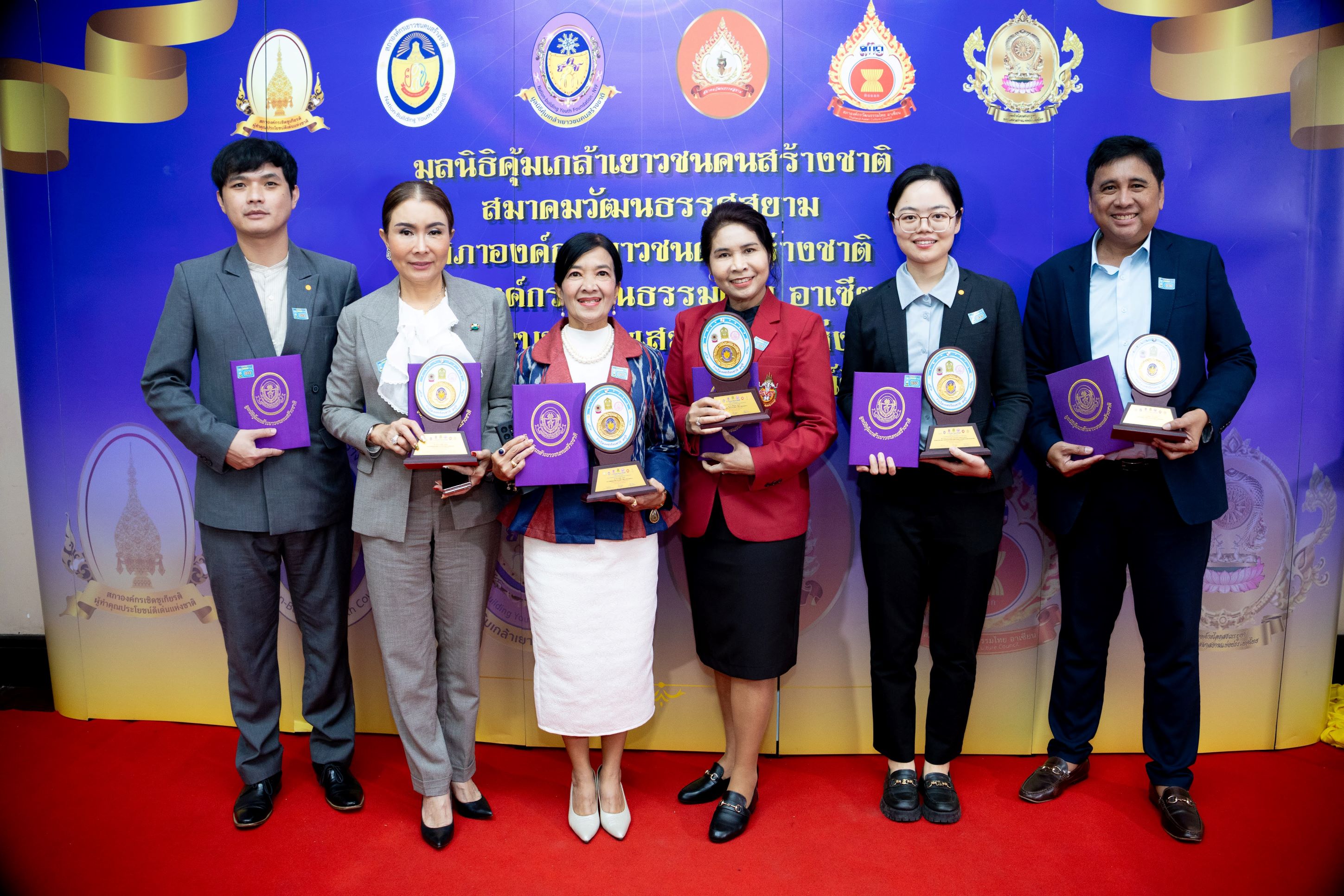  ผศ.ดร.ภัทร์ฐิตา คว้า 2 รางวัลใหญ่ จากเวทีเพชรรัตนชาติสดุดี ครั้งที่ 5 และ Nanjing Tech University สู่องค์กรต้นแบบด้านงานบริหารและความรับผิดชอบต่อสังคม