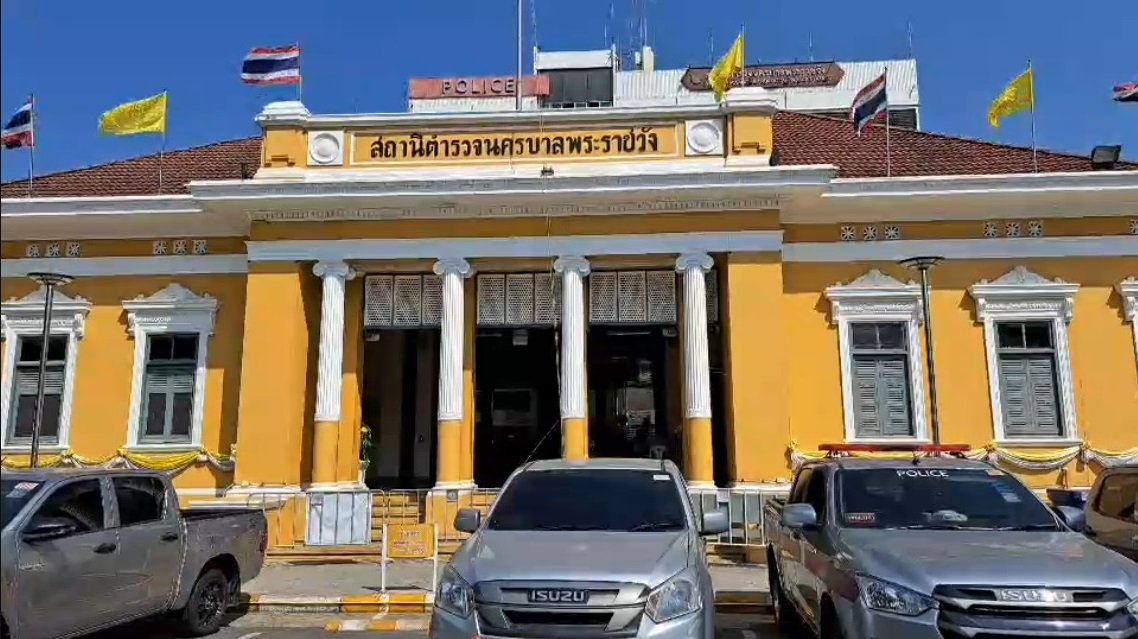 ฝากขังผู้ต้องหาพ่นสี กำแพงวัดพระแก้ว สน.พระราชวัง